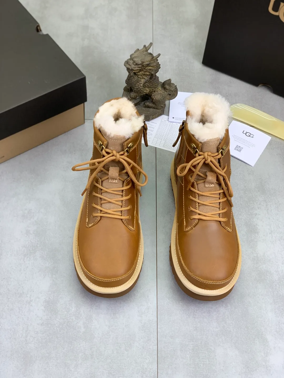Men's men's shoes 💰P640 New top version UGG 2025 autumn and winter high-top new casual shoes new series Ansley Mules Fashionable and comfortable shallow flat slip-on casual loafers ✨ Classic suede cowhide with 10mm wool lining Insole Fleece collar Soft and comfortable ❤️ Decorated with UGG classic heat embossed brand logo on the back side Full texture Lightweight rubber sole Anti-slip, wear-resistant and comfortable Color: Black Brown Size: 39-45